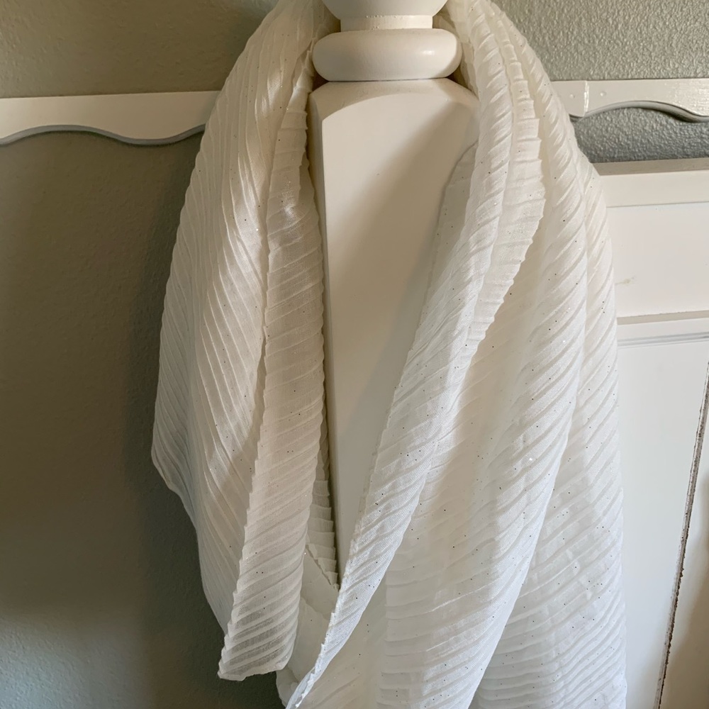 ⭐️White Infinity Scarf! (2 for $10)